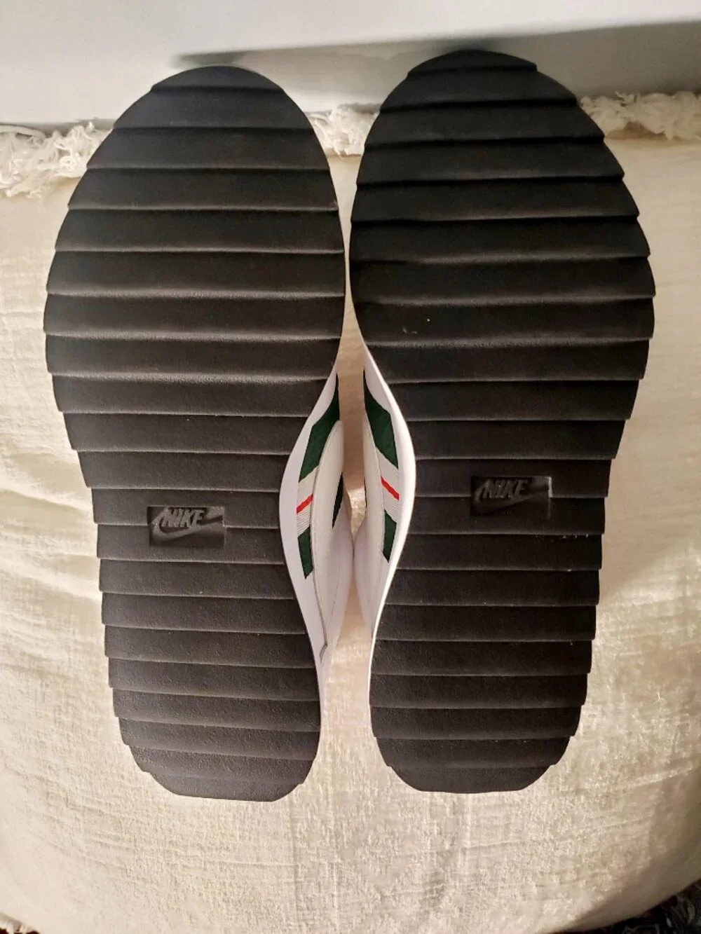 Nike Leather Sneakers White Green Stripe Trainers Men’s 8 / Women’s 9.5 Classic